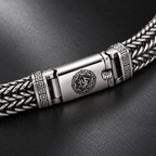 Silvano Chainlink Bracelet — chain and centerpiece detail